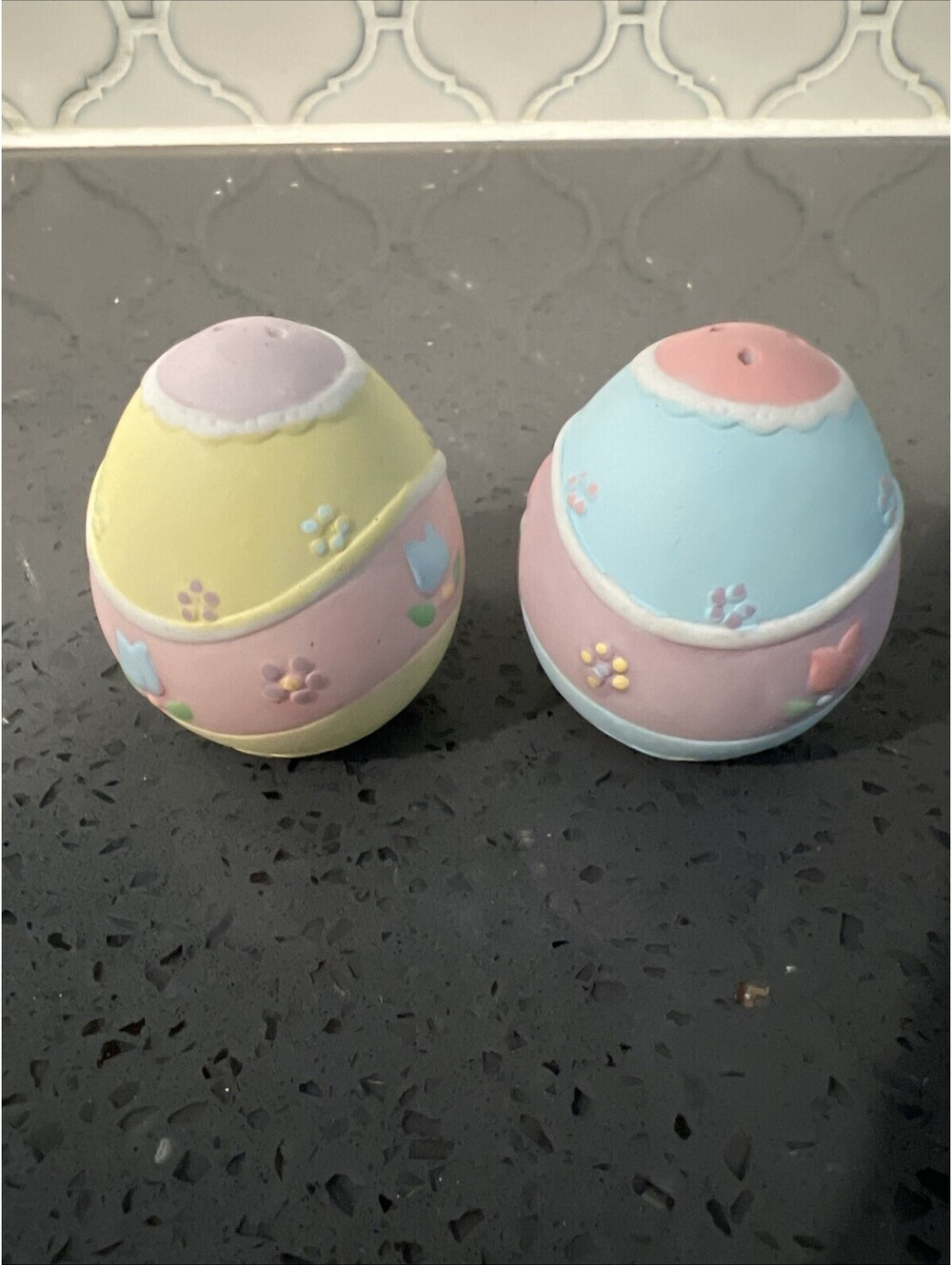 Russ Easter Eggs Salt & Pepper Shakers 2 1/2" Ceramic 90s Home Decor Taiwan Vtg